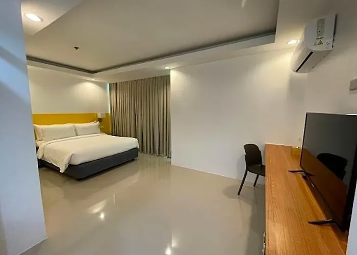Travelbee Mactan Airport Hotel 3*
