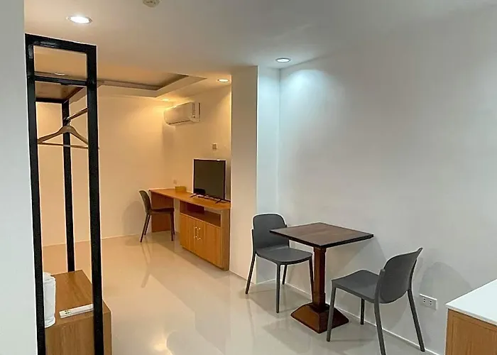 Travelbee Mactan Airport Hotel